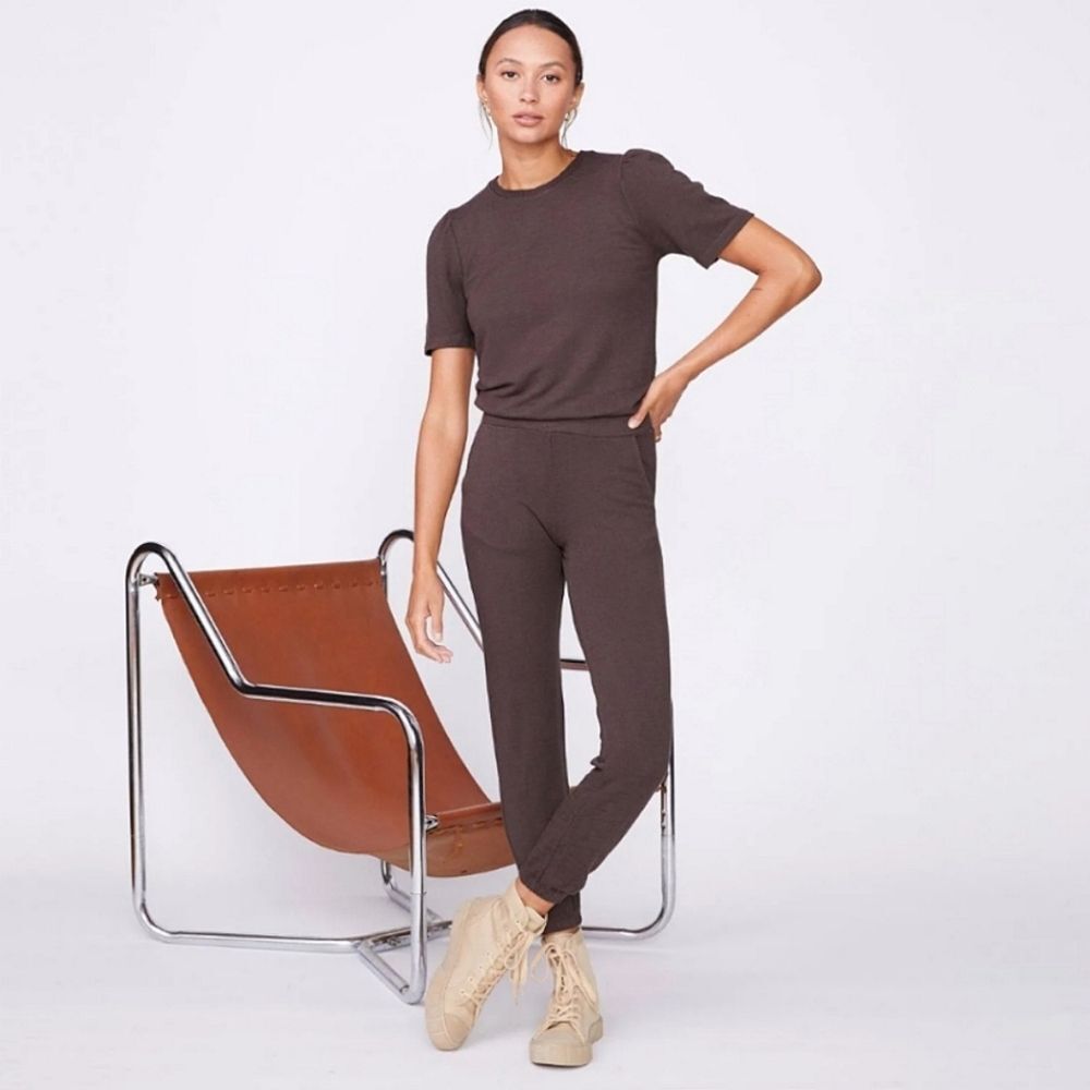Monrow Supersoft Puff Sleeve Jumpsuit with pockets in Cocoa Brown, Size X-Small